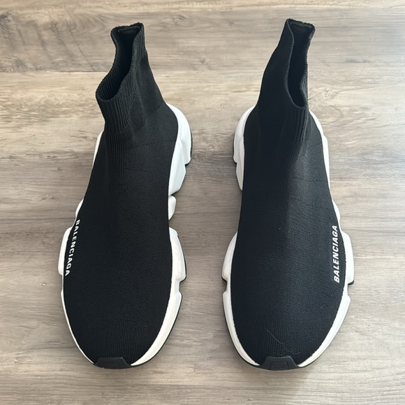 Balenciaga speed recycled knit sneaker in black and white. - Picture 4 of 6